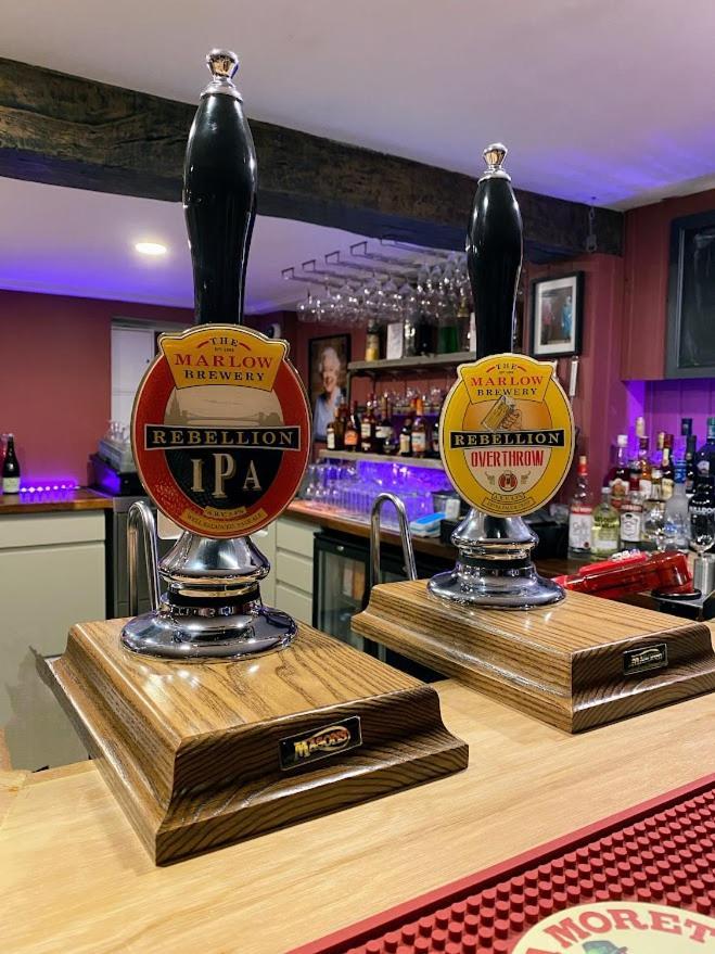 The Crown Radnage酒店 外观 照片