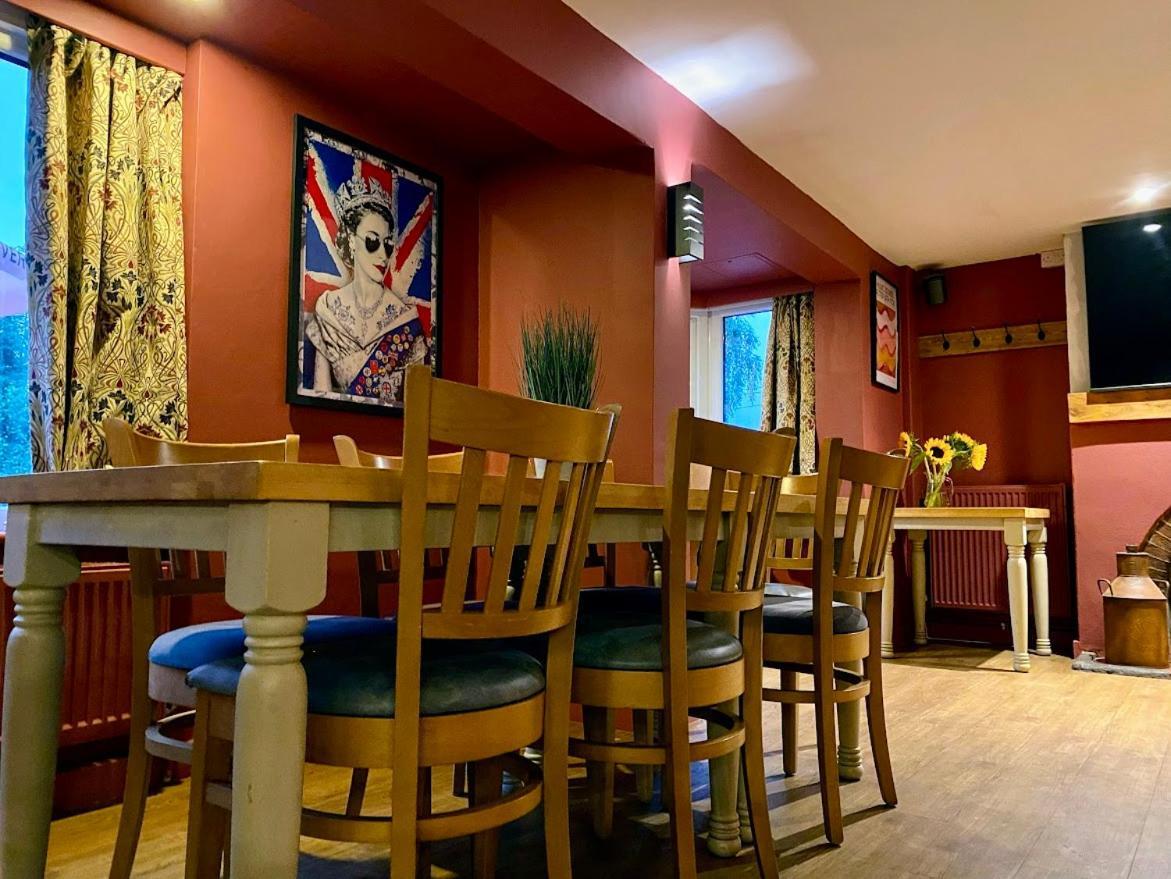 The Crown Radnage酒店 外观 照片